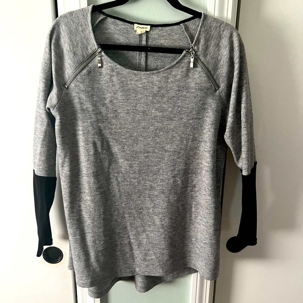 Love Riche zipper sweater size small